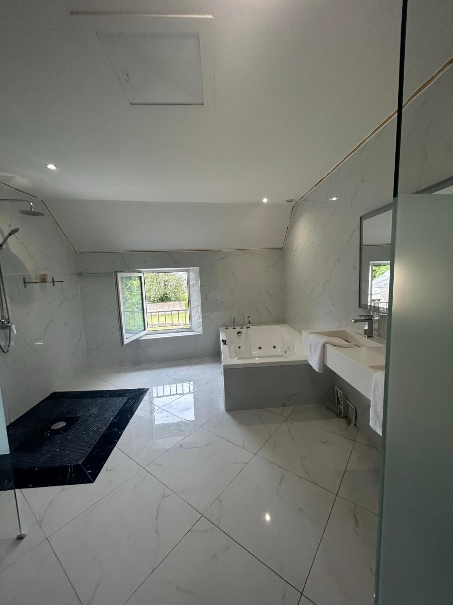 Authentic By Balladins - Domaine Malar Guillerval Exterior photo